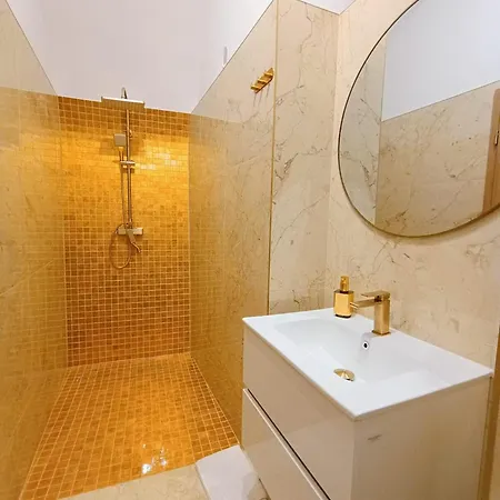 Apartment Luky 11 *